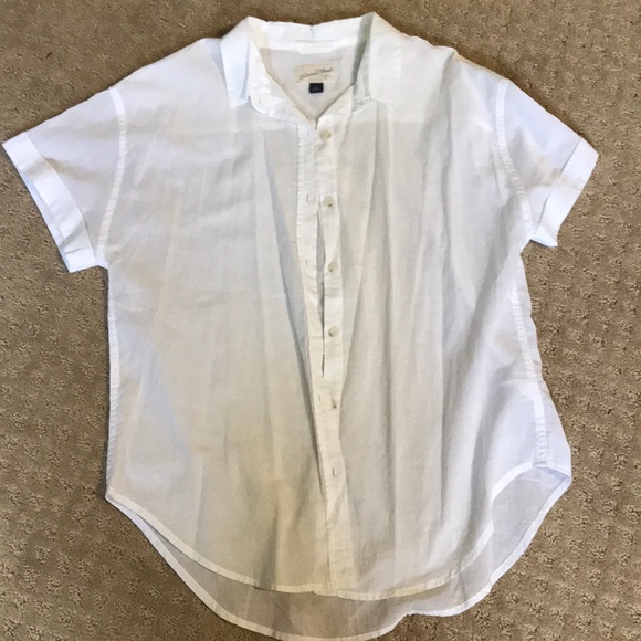 White button up, short sleeve top - Picture 1 of 2